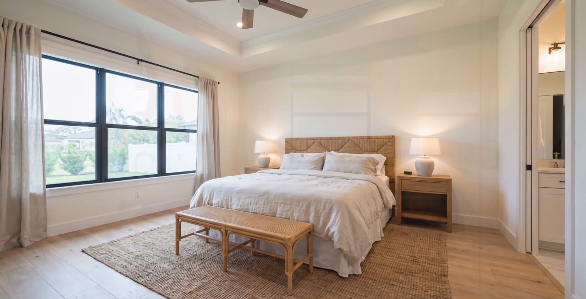 Frame 4 from the sample 123 Leny Lane listing film